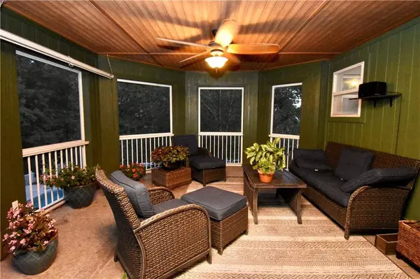1037 Fox Run TER, Liberty, MO 64068