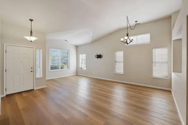 933 Lake Canyon AVE, Galt, CA 95632