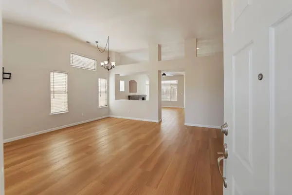 933 Lake Canyon AVE, Galt, CA 95632