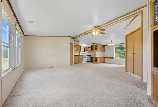128 Hill Top LN, Huntsville, TX 77320