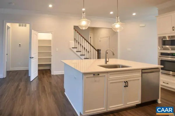 327 CLAIBOURNE RD, Crozet, VA 22932