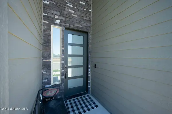 1490 W Moselle Dr, Coeur d'Alene, ID 83814
