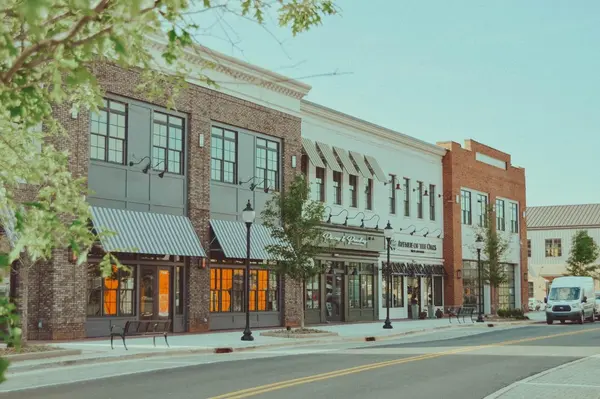 feature image of Why People Are Moving to North Georgia