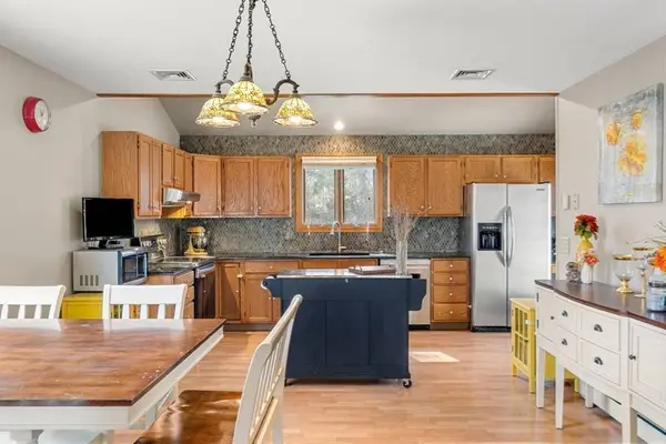 4 Dorianna Cir, Shrewsbury, MA 01545