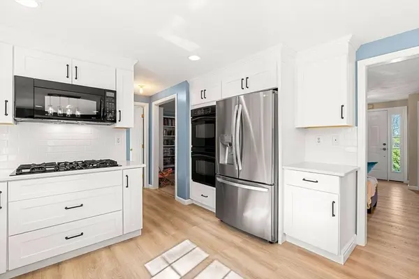 270 Morgan Rd, Northbridge, MA 01588