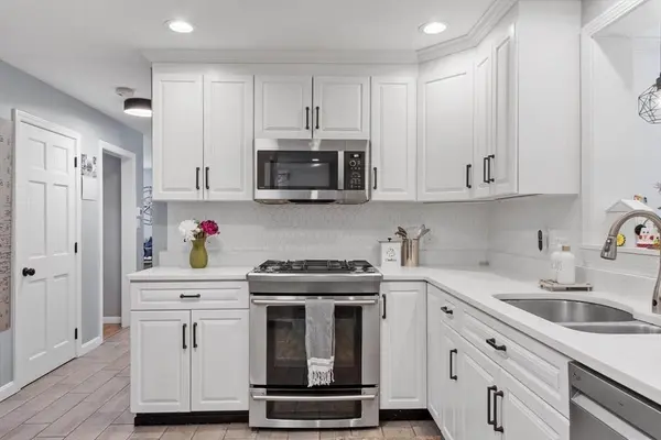 18 Bruce St, Grafton, MA 01519