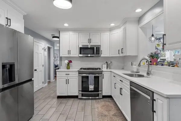 18 Bruce St, Grafton, MA 01519