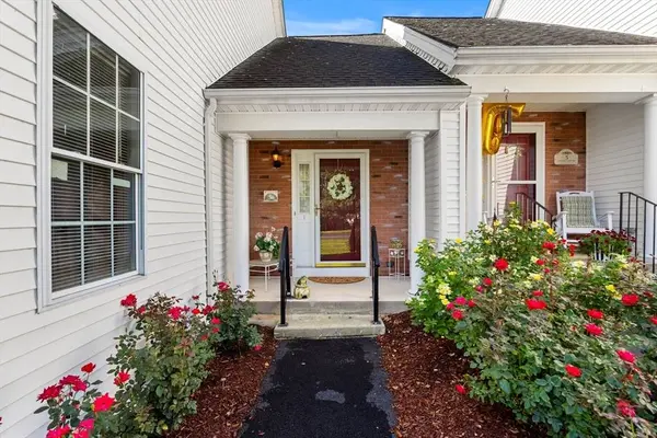 7 Nature View Dr #7, Uxbridge, MA 01569