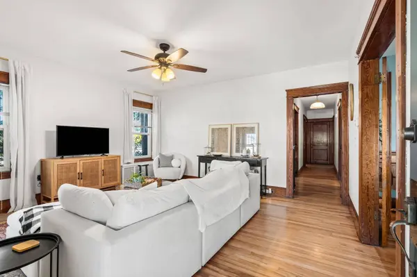6 Hartford Ave W, Uxbridge, MA 01569