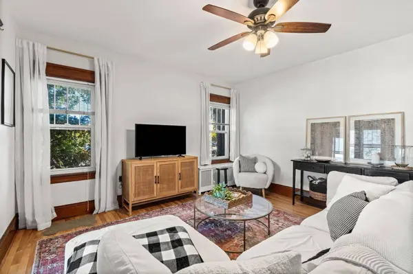 6 Hartford Ave W, Uxbridge, MA 01569