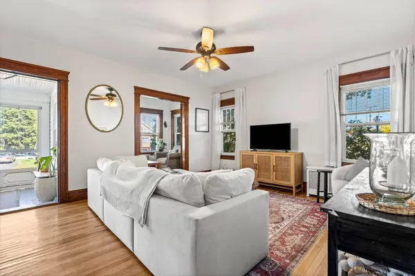 6 Hartford Ave W, Uxbridge, MA 01569