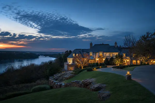 feature image of Selling Your Home in Nichols Hills: Maximize Your Return
