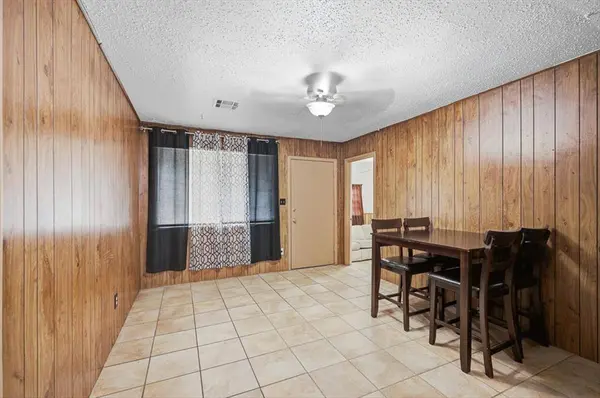 811 NW 1st ST, Moore, OK 73160