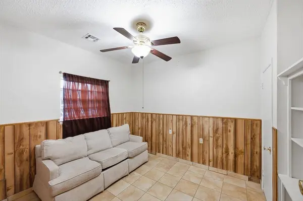811 NW 1st ST, Moore, OK 73160