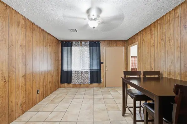 811 NW 1st ST, Moore, OK 73160