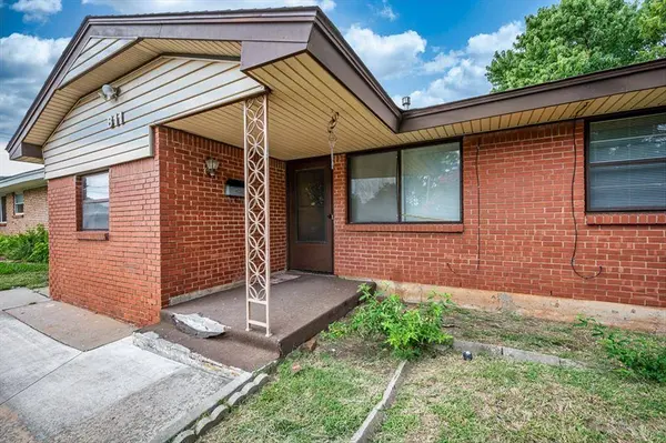 811 NW 1st ST, Moore, OK 73160