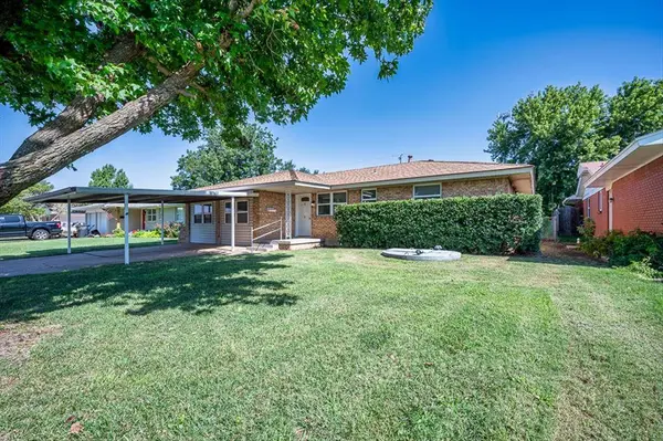 125 SW 6th ST, Moore, OK 73160