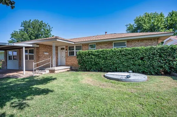 125 SW 6th ST, Moore, OK 73160