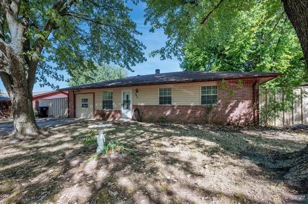 505 Meadowlake DR