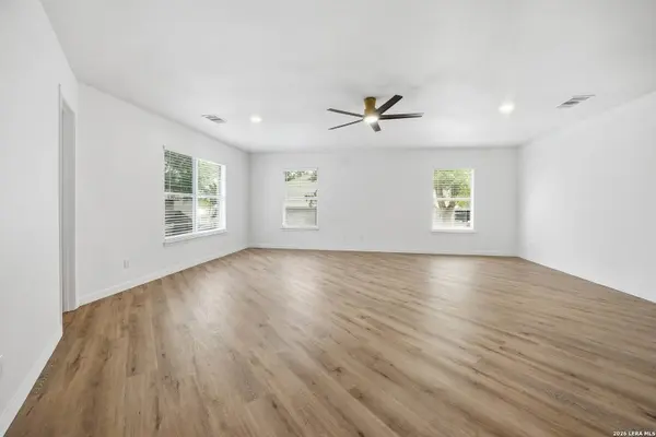 2704 ASHLEY MDW, Schertz, TX 78154