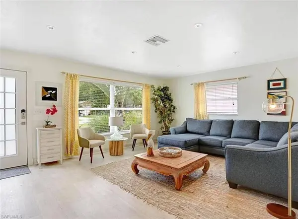 856 98th AVE N, Naples, FL 34108