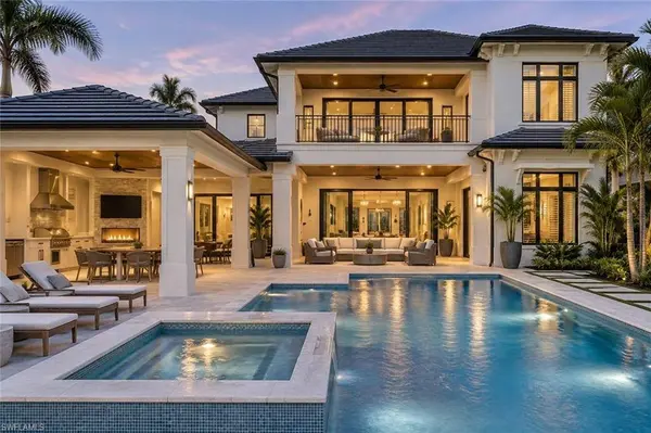 2401 Coach House LN, Naples, FL 34105
