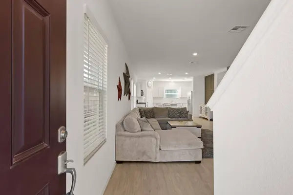 104 Vista Park LN, Georgetown, TX 78628