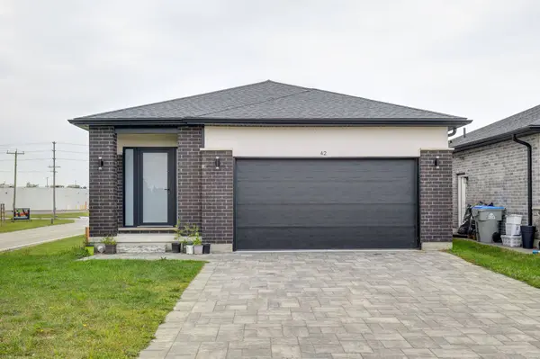 42 Alexander CIR, Strathroy-caradoc, ON N7G 0B5