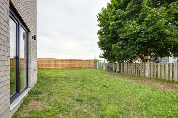 42 Alexander CIR, Strathroy-caradoc, ON N7G 0B5