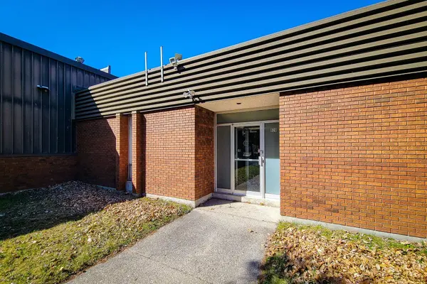 620 Ireland RD, Norfolk, ON N3Y 4K2