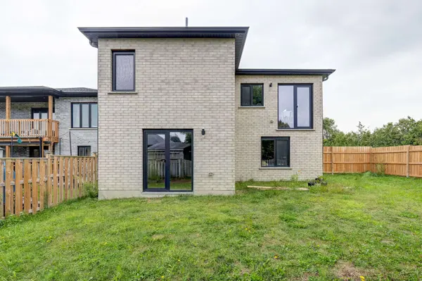 42 Alexander CIR, Strathroy-caradoc, ON N7G 0B5