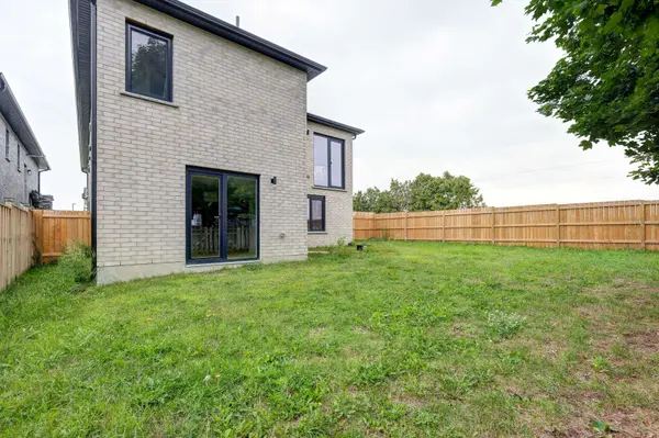 42 Alexander CIR, Strathroy-caradoc, ON N7G 0B5