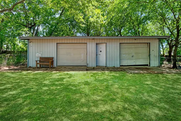 202 4th ST NW, Paris, TX 75460