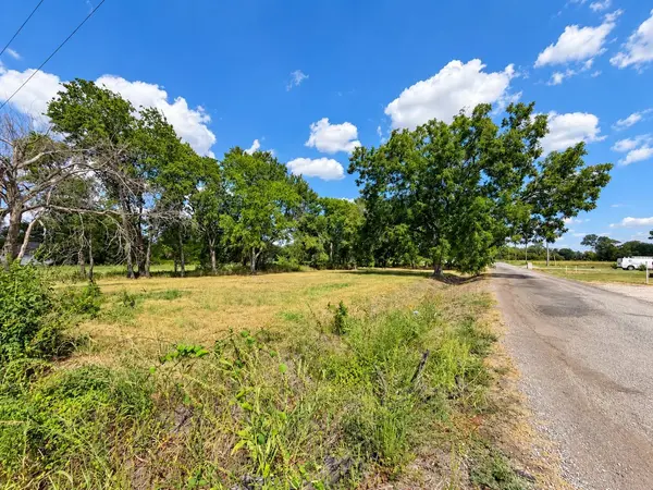 82 10th ST, Honey Grove, TX 75446