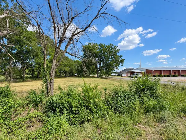 82 10th ST, Honey Grove, TX 75446