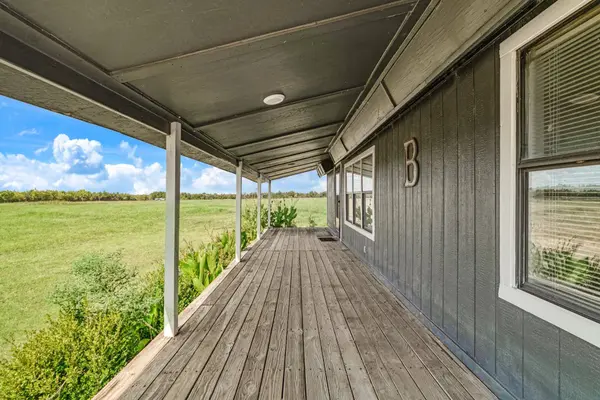 1473 CR 23900, Brookston, TX 75421