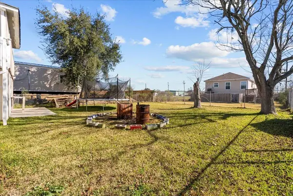 711 10th ST, Dickinson, TX 77539