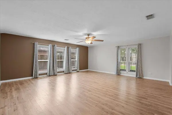 10023 Kirkwren DR, Houston, TX 77089