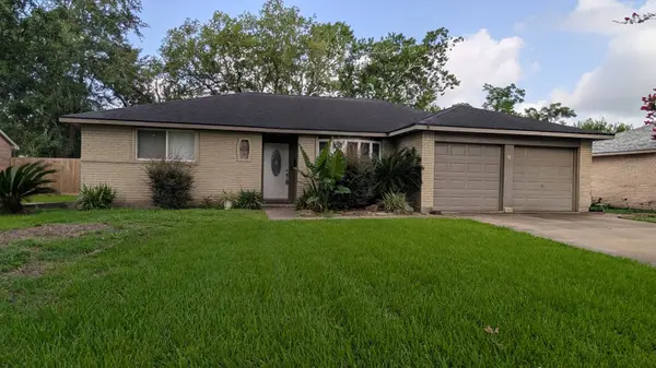 1915 Westlake RD, Houston, TX 77062
