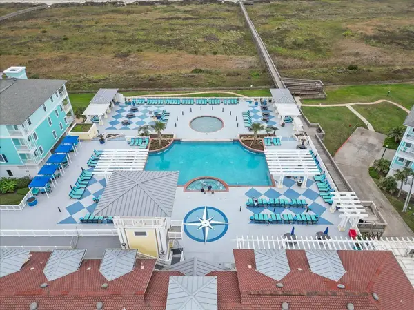4111 Pointe West DR #201, Galveston, TX 77554
