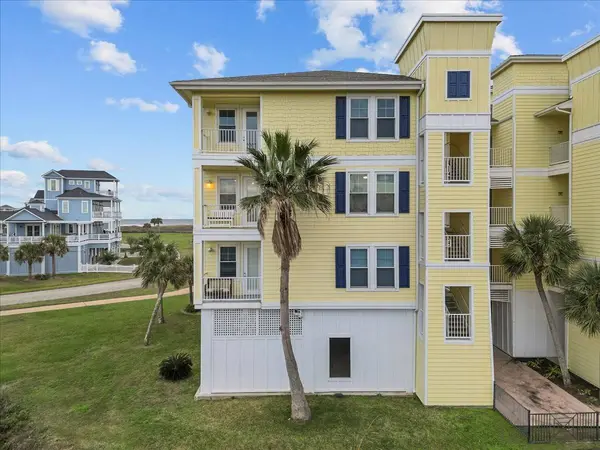 4111 Pointe West DR #201, Galveston, TX 77554