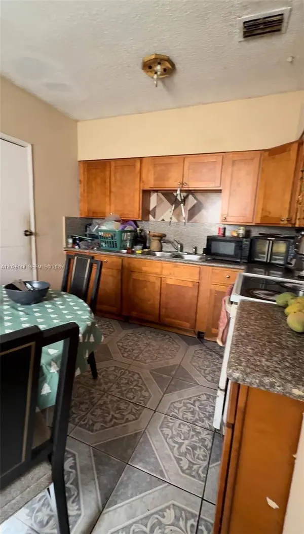 110 NW 52nd St, Miami, FL 33127