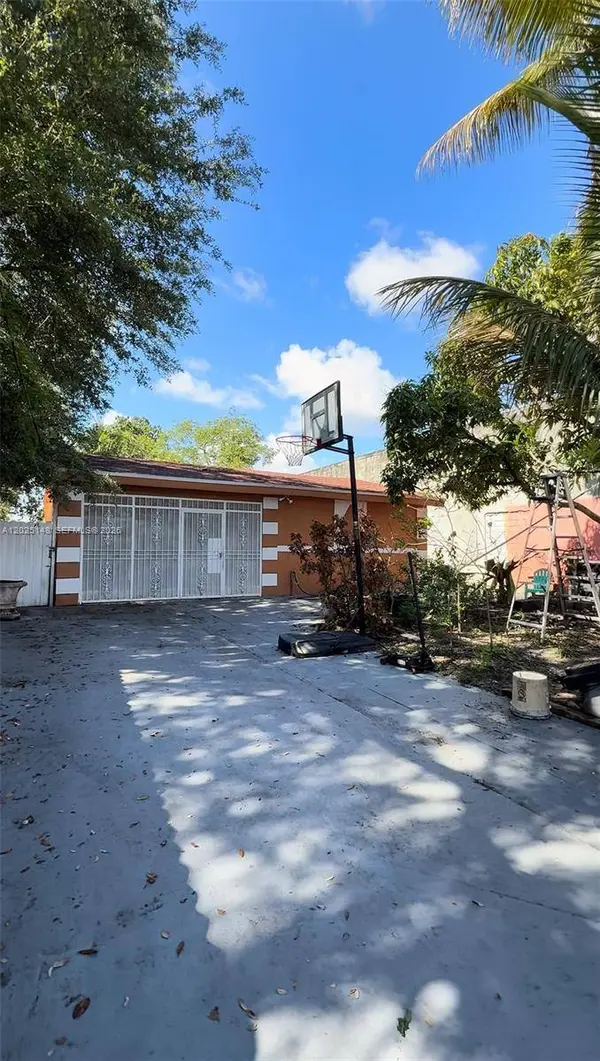 110 NW 52nd St, Miami, FL 33127