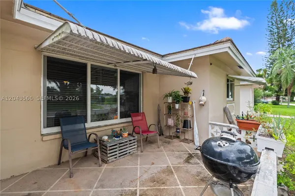 7111 NW 58th St, Tamarac, FL 33321