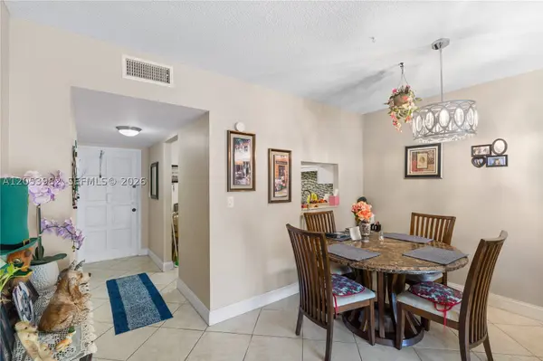 1000 Hillcrest Ct #214, Hollywood, FL 33021