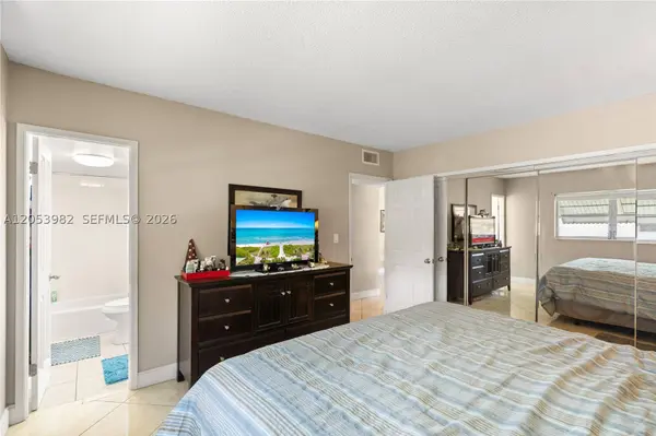 1000 Hillcrest Ct #214, Hollywood, FL 33021