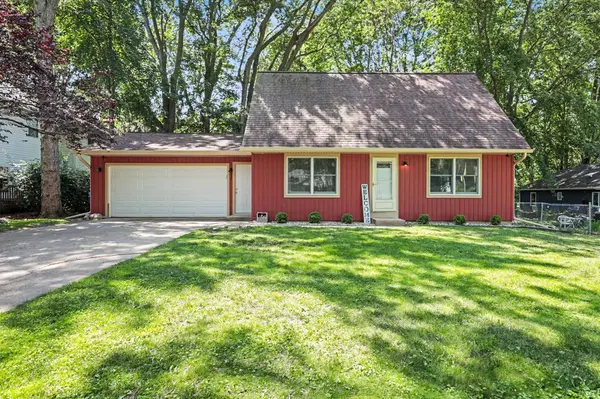 630 Midway Ave, Holland, MI 49423-4423