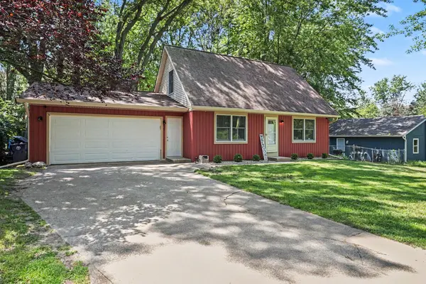 630 Midway Ave, Holland, MI 49423-4423