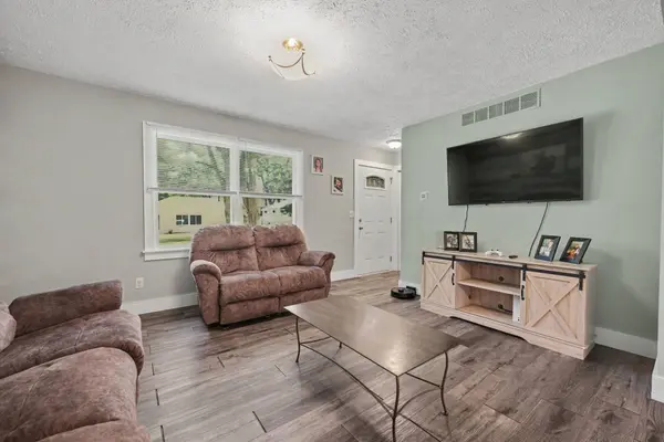 630 Midway Ave, Holland, MI 49423-4423
