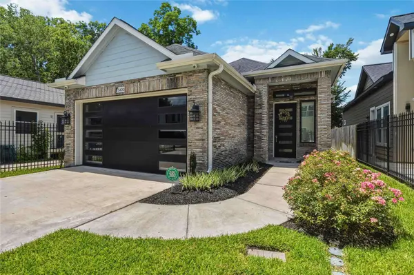 3430 Simmons ST, Houston, TX 77004